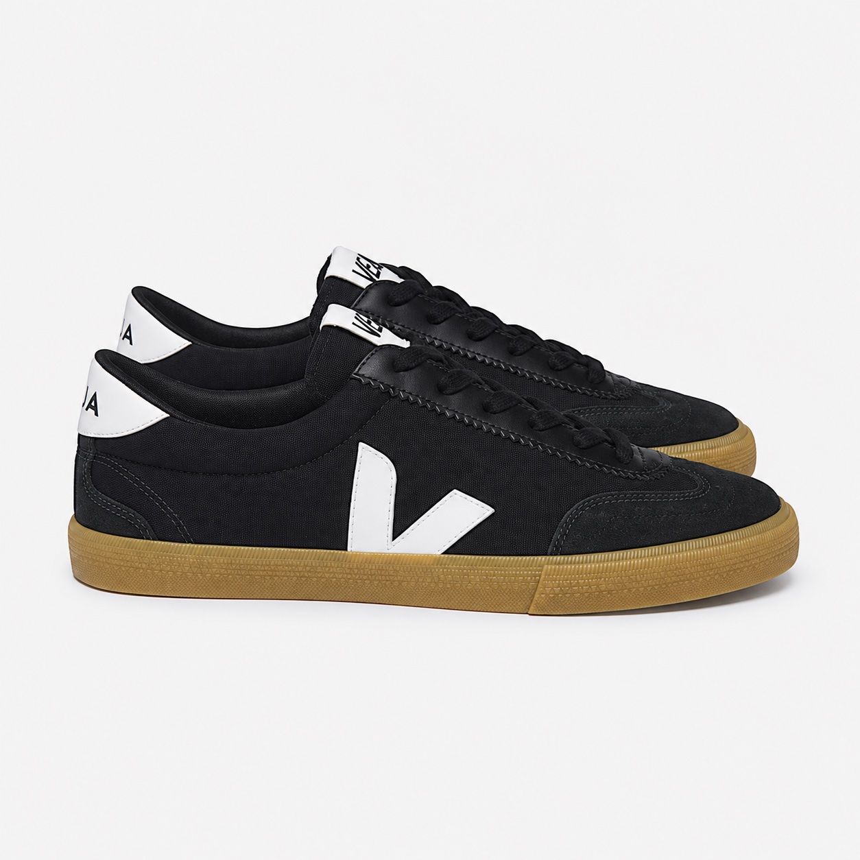Veja Volley Canvas — Negro / blanco / natural